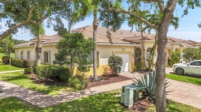 9875 Galleon Dr in Royal Palm Beach, FL - Building Photo - Building Photo