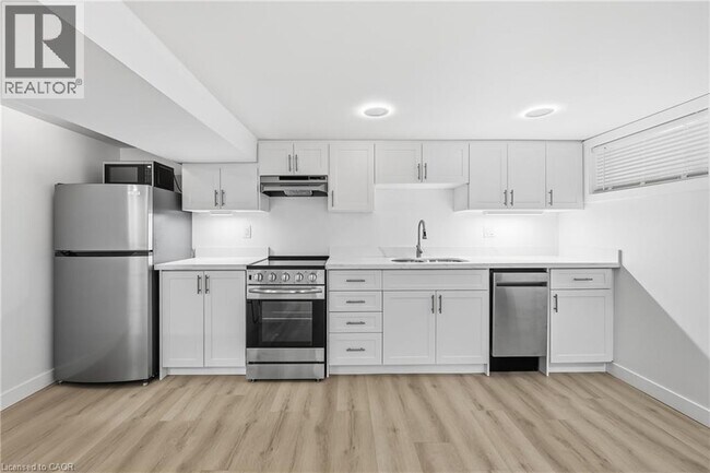 51 Barnesdale Ave S in Hamilton, ON - Building Photo - Building Photo