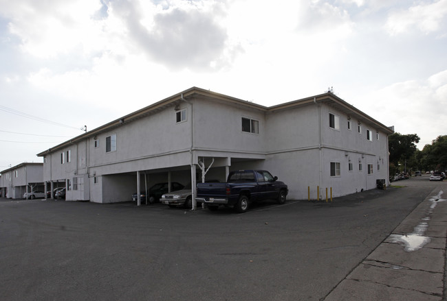 Cornerstone Apartments in Santa Ana, CA - Foto de edificio - Building Photo