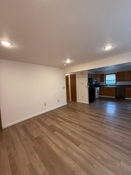 1516 Latouche St in Anchorage, AK - Building Photo
