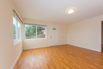 8117 Ney Ave in Oakland, CA - Building Photo - Building Photo