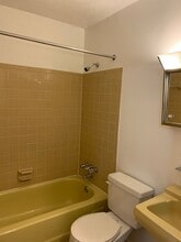 Cedarwood Apartments in Roanoke, VA - Building Photo - Interior Photo
