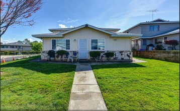 3743 Park Dr in Auburn, CA - Foto de edificio - Building Photo