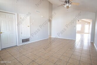 14140 Robert Ituarte Dr in El Paso, TX - Foto de edificio - Building Photo
