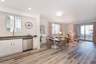 Sierra Gateway Apartments in Rocklin, CA - Foto de edificio - Building Photo