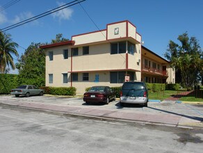 315 S Shore Dr in Miami Beach, FL - Foto de edificio - Building Photo