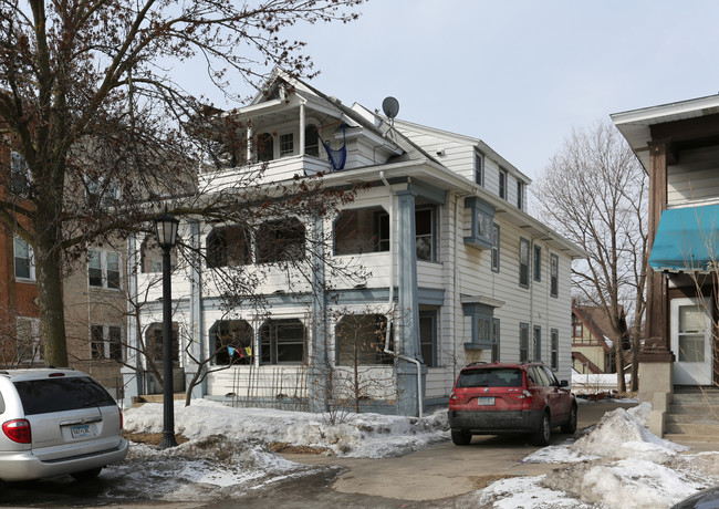 2112 Dupont Ave S in Minneapolis, MN - Building Photo - Building Photo