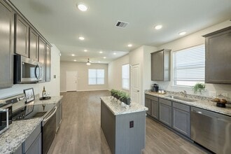 901 Chickasaw Dr in Montgomery, TX - Building Photo - Building Photo