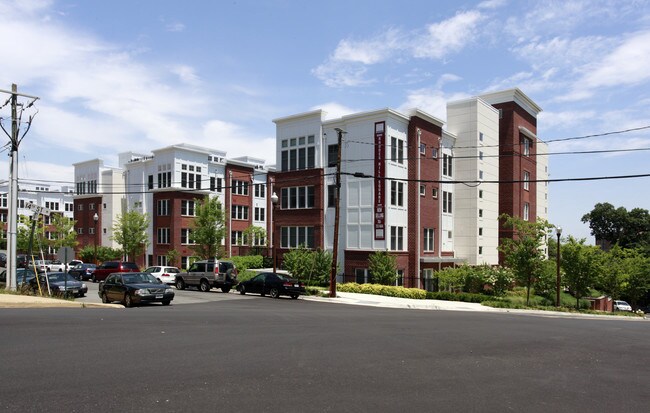 Rhodes Hill Square in Arlington, VA - Building Photo - Building Photo