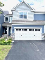 8094 Evergreen Ln N in Maple Grove, MN - Building Photo