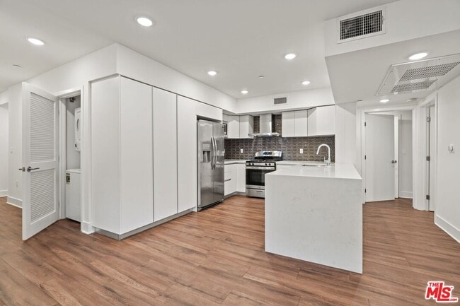 1223 Wellesley Ave in Los Angeles, CA - Building Photo - Building Photo