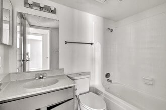 Buena Villa Apartments in Houston, TX - Building Photo - Interior Photo