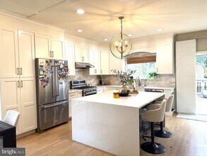 21201 Sundial Ct in Broadlands, VA - Building Photo - Building Photo