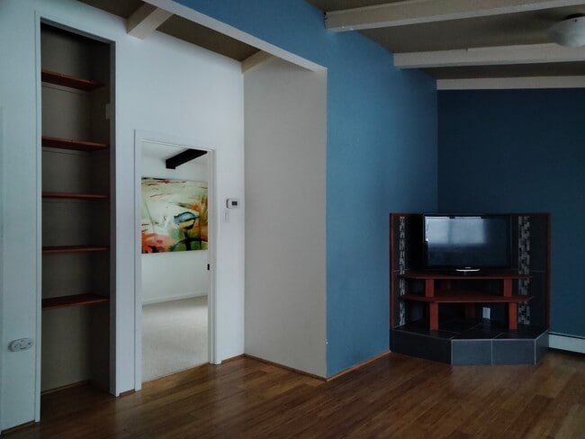 1100 W 53rd Ave, Unit Level Two in Anchorage, AK - Foto de edificio - Building Photo