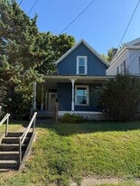 67 1/2 Broadway St in Shelby, OH - Building Photo