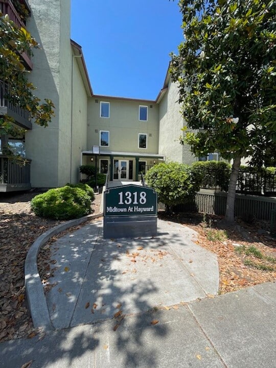 1318 B St in Hayward, CA - Foto de edificio