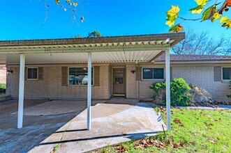 1126 10th St in Hempstead, TX - Building Photo - Building Photo