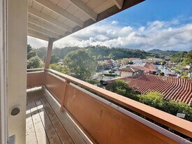 100 Reed Blvd, Unit 8 in Mill Valley, CA - Building Photo