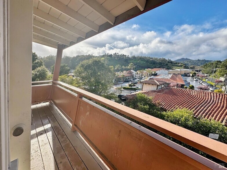 100 Reed Blvd, Unit 8 in Mill Valley, CA - Building Photo