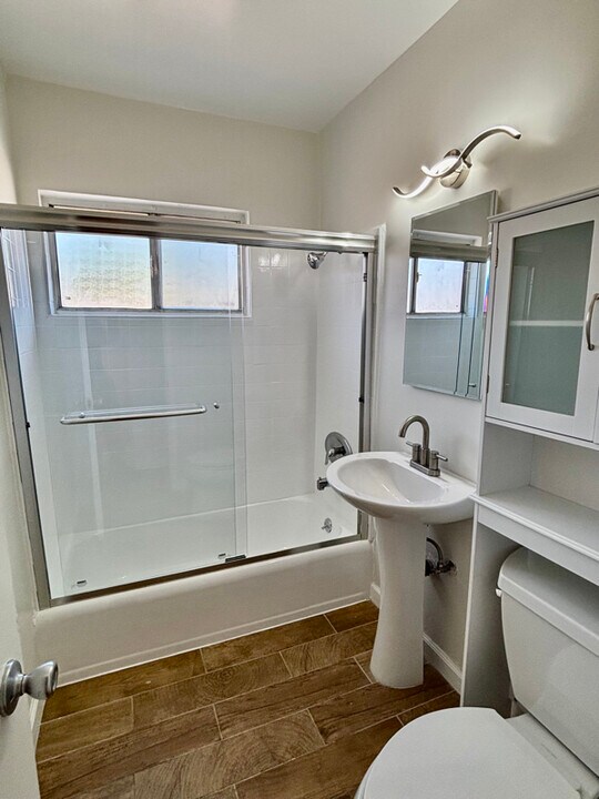 6640 Woodman Ave in Los Angeles, CA - Building Photo