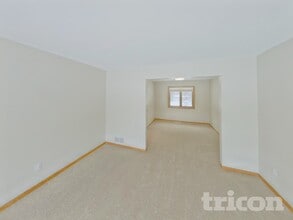 2303 Leyland Cir in Woodbury, MN - Building Photo - Building Photo