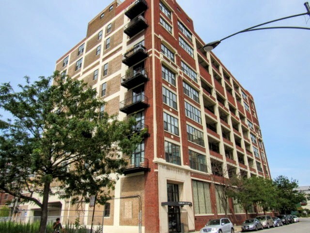 320 E 21st St, Unit 8 in Chicago, IL - Building Photo