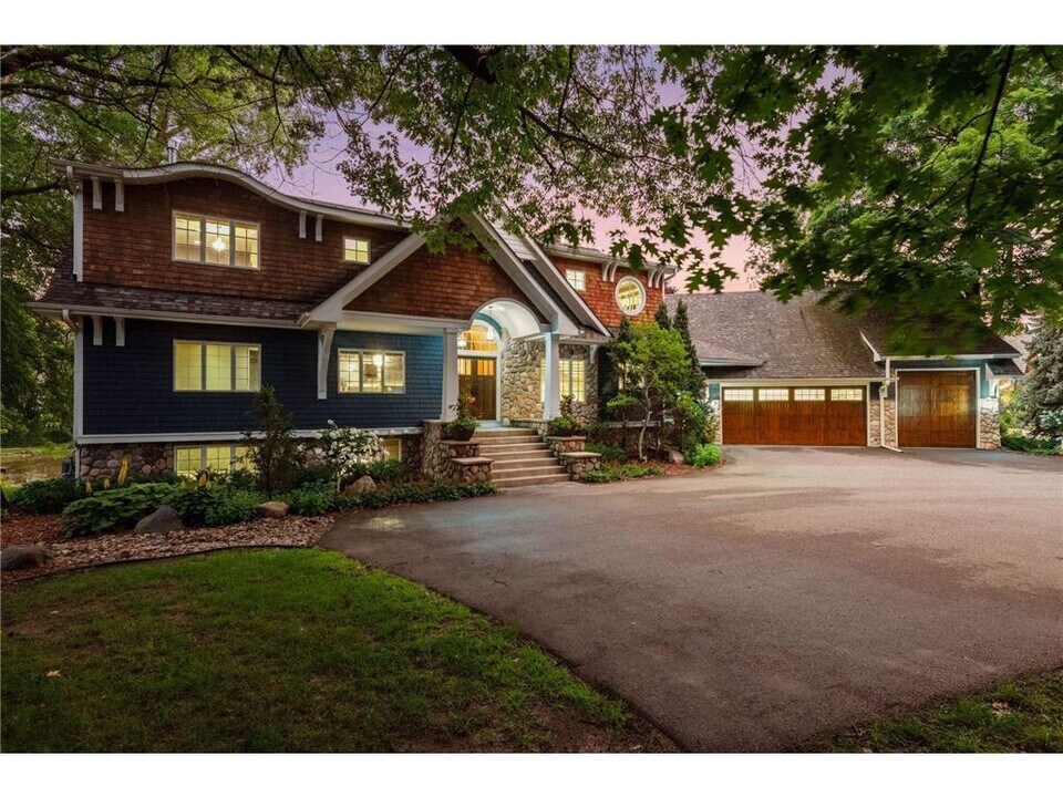 3135 Shoreline Dr in Wayzata, MN - Building Photo