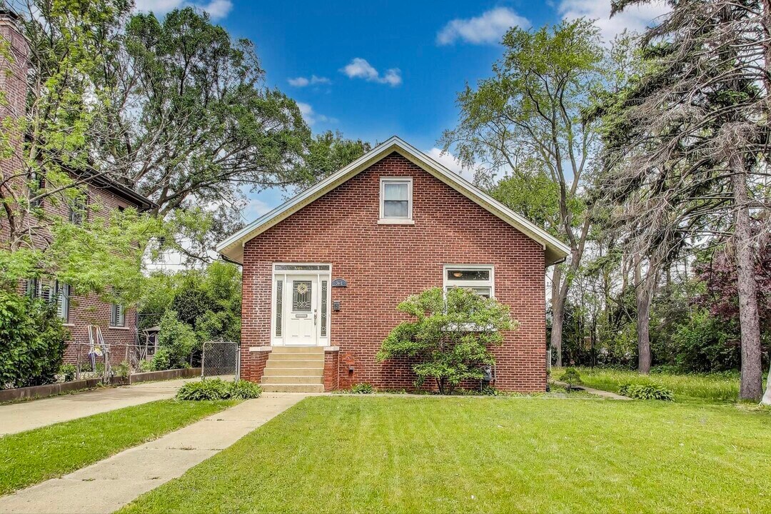 36 E Touhy Ave in Park Ridge, IL - Building Photo