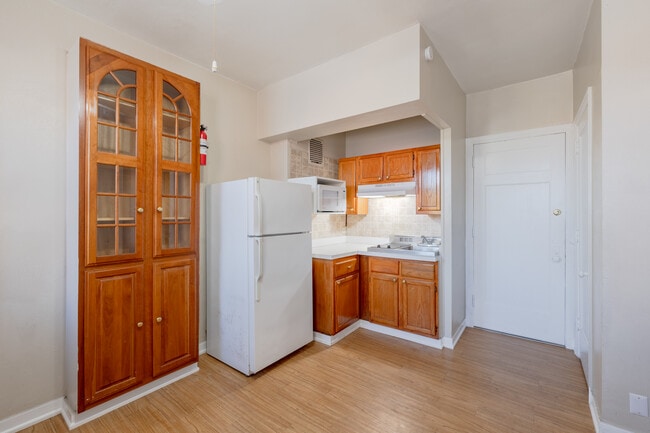 Pike St. Rentals LLC in Pontiac, MI - Building Photo - Interior Photo