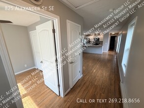 825 Alexander St SE in Grand Rapids, MI - Foto de edificio - Building Photo