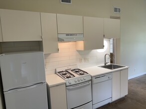 2009 Ohlen Rd in Austin, TX - Building Photo - Building Photo