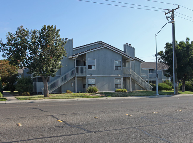 Falcon Heights in Atwater, CA - Building Photo - Building Photo