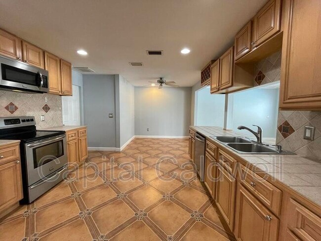 12813 Starling Dr in Odessa, FL - Building Photo - Building Photo