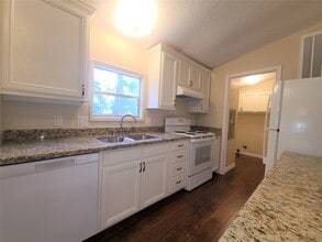 5414 Five Oaks Dr in Spring, TX - Building Photo - Building Photo