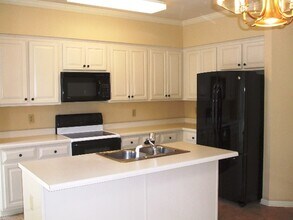 2562 Oakwood Trce in Smyrna, GA - Building Photo - Building Photo