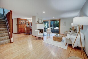 546 Great Elm Way in Acton, MA - Building Photo