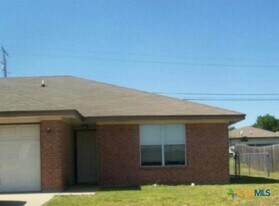 2207 Wright Way in Killeen, TX - Building Photo