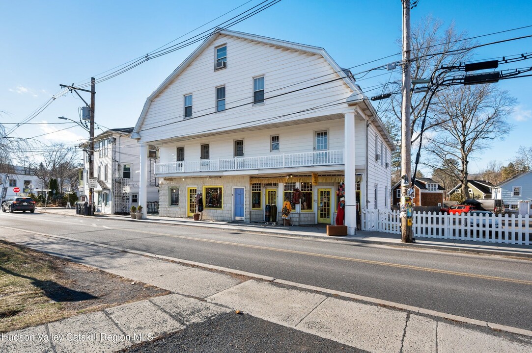 5 Rock City Rd in Woodstock, NY - Foto de edificio