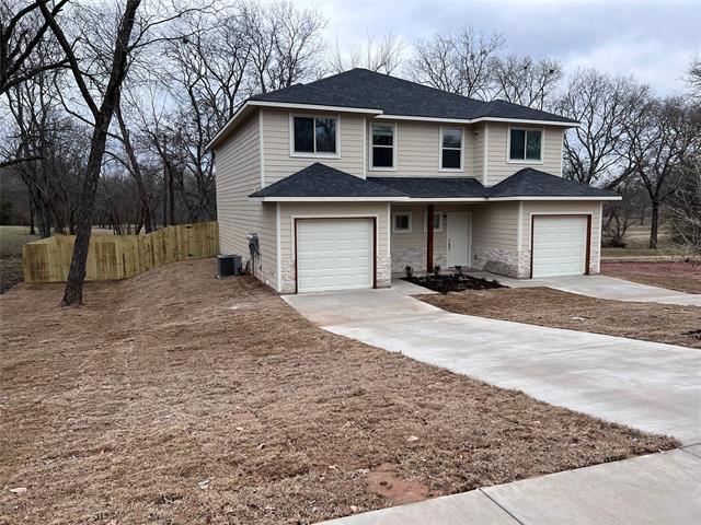 900 S 6th St in Bonham, TX - Building Photo