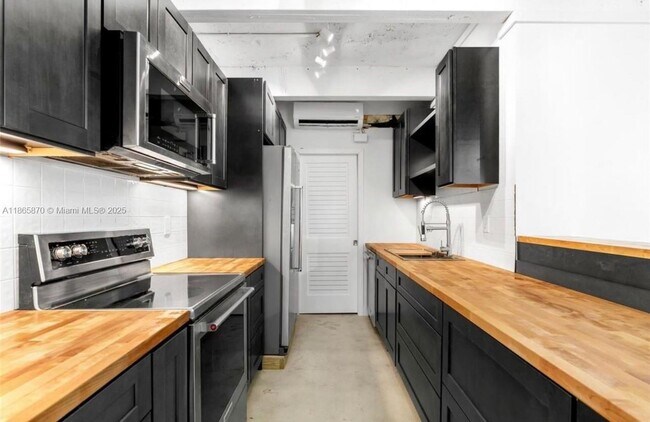 860 NE 78th St in Miami, FL - Building Photo - Building Photo