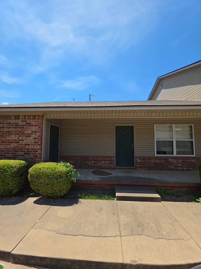 200 E F St in Russellville, AR - Building Photo - Building Photo