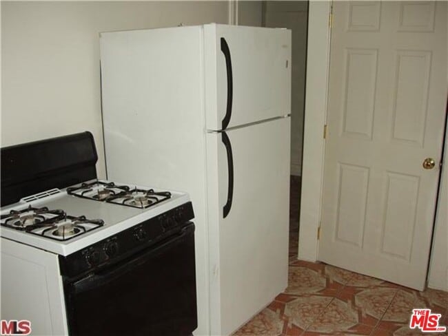 737 N Harvard Blvd in Los Angeles, CA - Building Photo - Building Photo