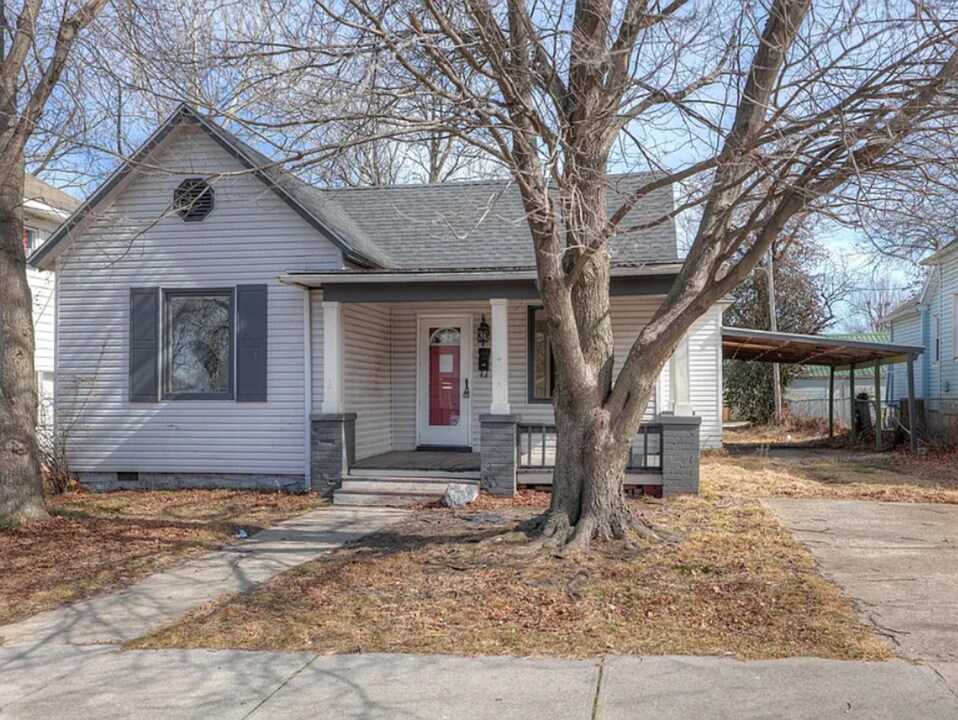 509 N Ball St in Webb City, MO - Building Photo