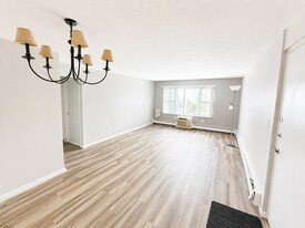 A1 Colonial Dr, Unit 5 in Andover, MA - Building Photo