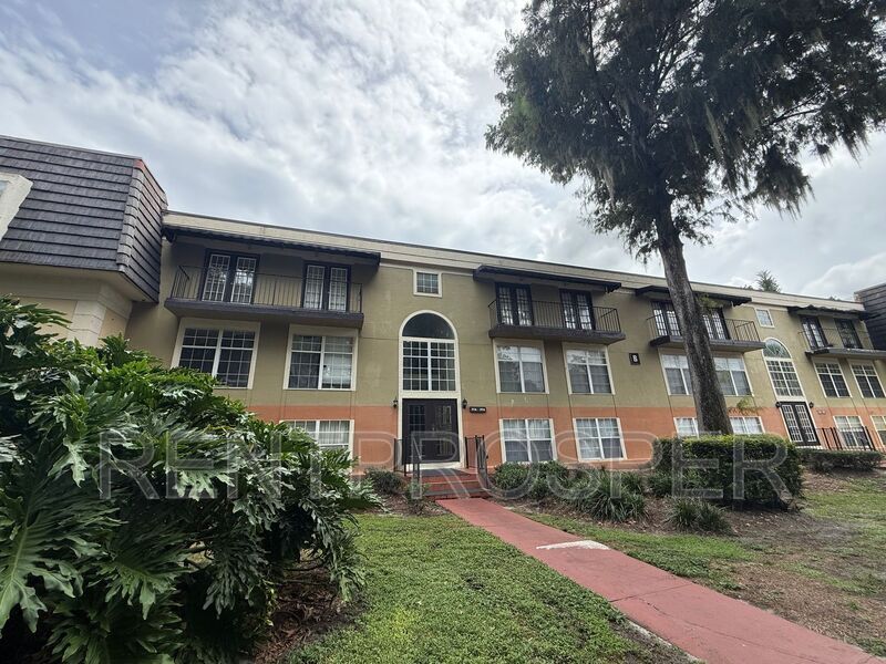 3944 Versailles Dr in Orlando, FL - Building Photo