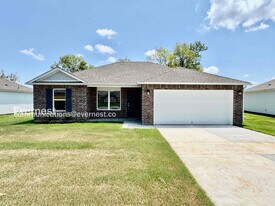 8331 E Queens St in Broken Arrow, OK - Building Photo