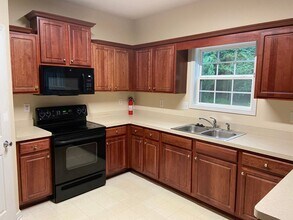 2263 Crimson Creek Ln in Snellville, GA - Building Photo - Building Photo