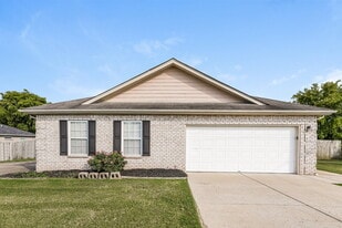 574 Rose Cottage Cir in Gallatin, TN - Building Photo