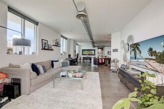700 NE 25th St, Unit 1604 in Miami, FL - Building Photo - Building Photo