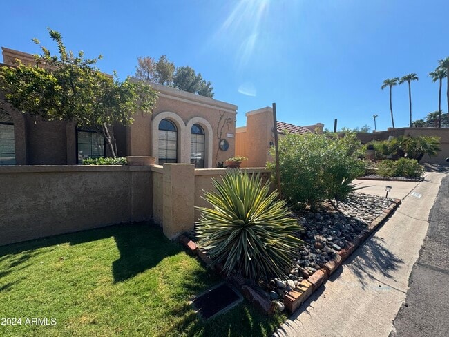 10606 North 8th St in Phoenix, AZ - Building Photo - Building Photo